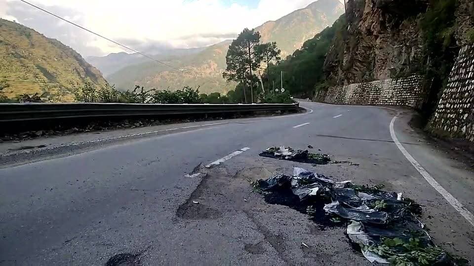 यमुनोत्री राष्ट्रीय राजमार्ग पर डामरीकरण DM Uttarkashi