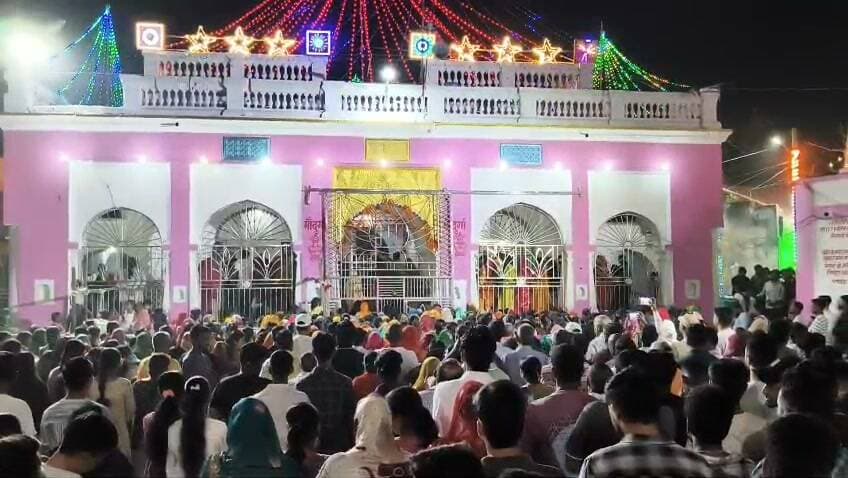*महागामा प्राचीन दुर्गा मंदिर चतुर्थी पूजा, राजवाड़ी संध्या पूजन, हवन।।*🙏🙏🌺🌺