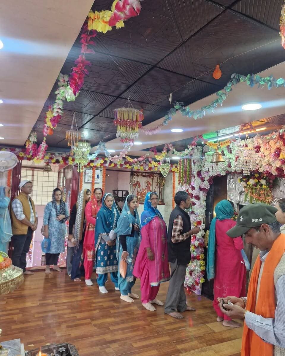 भलेई माता मंदिर में चौथे नवरात्रे में भी भक्तों की दर्शन करने के लिए उमड़ी भीड़।