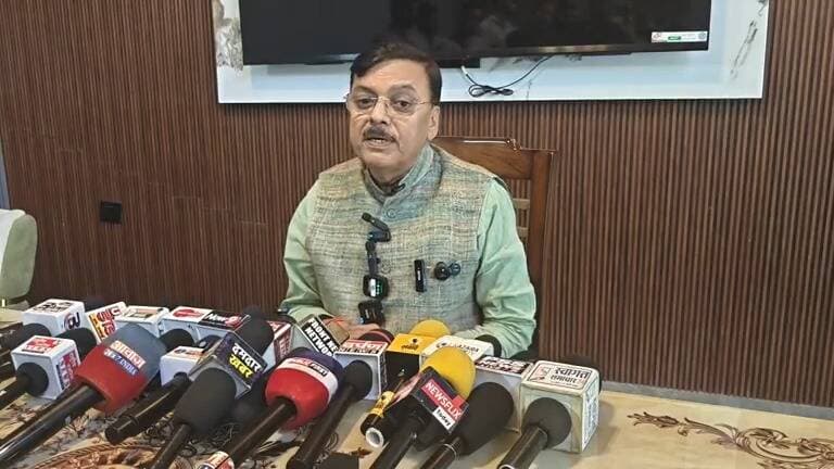 Rajesh Shukla PC: भाजपा प्रदेश प्रवक्ता राजेश शुक्ला ने फिर की प्रेस वार्ता, सीएम धामी की जमकर की तारीफ
#AwaazIndiaDigital #Uttarakhand #Rudrapur #BJP #RajeshShukla #PressConference #CMDhami #PushkarSinghDhami #LatestNews