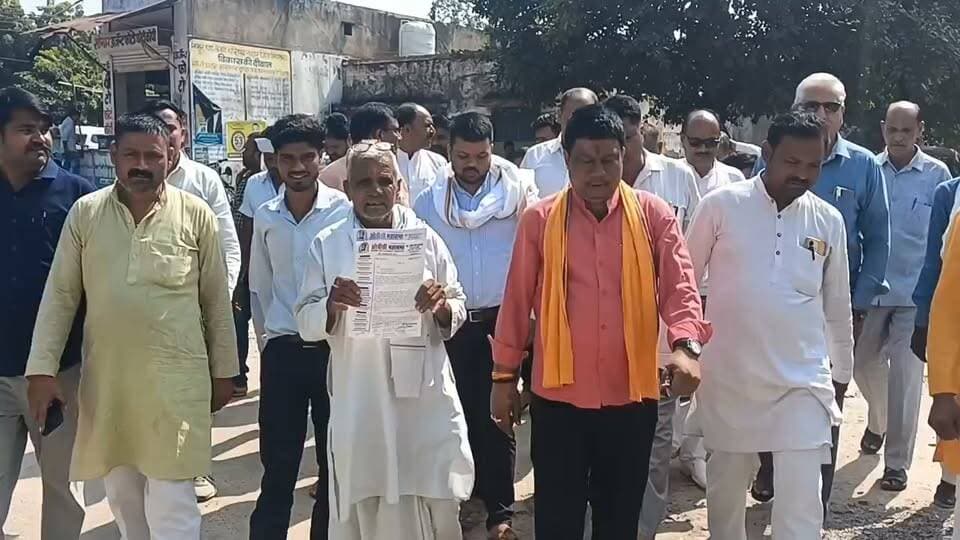आगामी जनगणना में अन्य पिछड़ा वर्ग (OBC) की जातिवार जनगणना हेतु पृथक कॉलम जोड़ने, मध्य प्रदेश में ओबीसी वर्ग को 27 प्रतिशत आरक्षण सुनिश्चित करने, माननीय मध्य प्रदेश उच्च न्यायालय के दिनांक 09 अक्टूबर 2026 के निर्णय के पश्चात ओबीसी वर्ग के संवैधानिक अधिकारों की रक्षा करने तथा मध्य प्रदेश के महाधिवक्ता श्री प्रशांत सिंह को पद से हटाने की मांग के संबंध में। लहार SDM को दिया गया ज्ञापन @