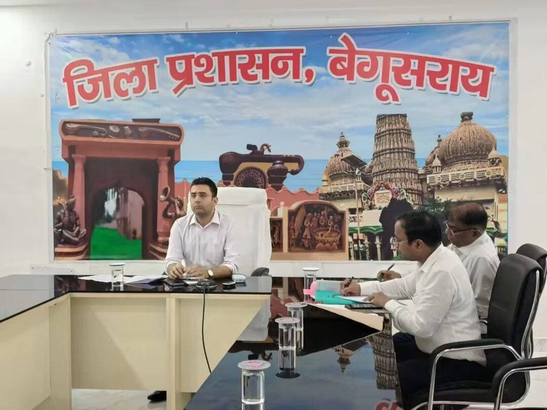बिहार सरकार द्वारा कृषि इनपुट अनुदान योजना के तहत बेगूसराय जिले के 50,634 पात्र किसानों के बैंक खातों में माननीय मुख्यमंत्री श्री सम्राट चौधरी जी के द्वारा डीबीटी के माध्यम से कुल ₹27.62 करोड़ की अनुदान राशि हस्तांतरित की गई। इस अवसर पर जिला पदाधिकारी श्री रिची पाण्डेय सहित वरीय पदाधिकारी समाहरणालय स्थित एनआईसी कक्ष से वीडियो कॉन्फ्रेंसिंग के माध्यम से शामिल हुए।
<nis:link nis:type=tag nis:id=cmsamrat nis:value=cmsamrat nis:enabled=true nis:link/>