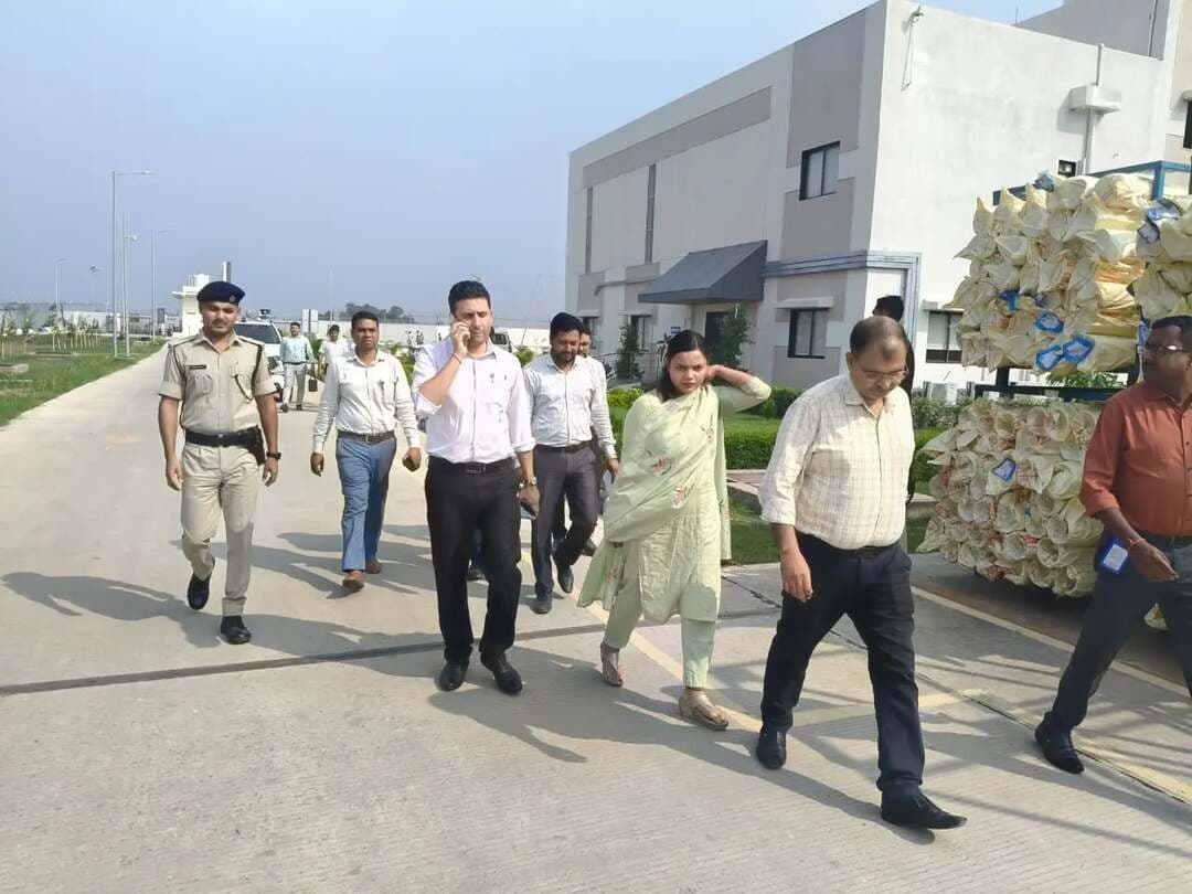 जिला पदाधिकारी बेगूसराय श्री रिची पांडेय ने प्रिंस पाइप्स एंड फिटिंग्स का निरीक्षण कर औद्योगिक गतिविधियों एवं संचालन संबंधी पहलुओं की जानकारी ली। जिला प्रशासन ने जिले में औद्योगिक विकास को बढ़ावा देने तथा निवेशकों को आवश्यक सहयोग उपलब्ध कराने की प्रतिबद्धता दोहराई।
IPRD Bihar
#begusarai
#cmsamrat