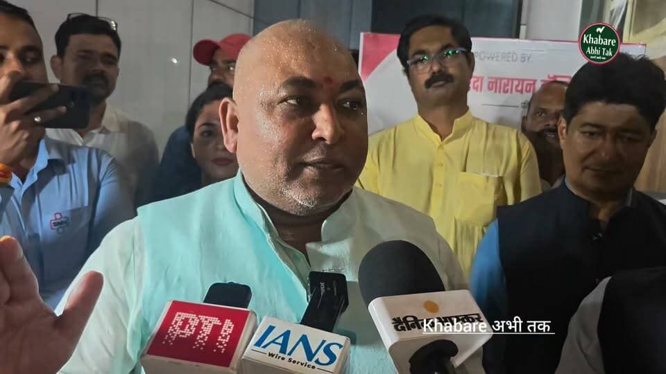 परिवहन मंत्री दयाशंकर सिंह का अखिलेश यादव पर बयान, बोले- रामलला का अपमान कर रहे हैं!
#दयाशंकरसिंह #अखिलेशयादव #रामलला #उत्तरप्रदेश #खबरेंअभीतक #KhabareAbhiTak