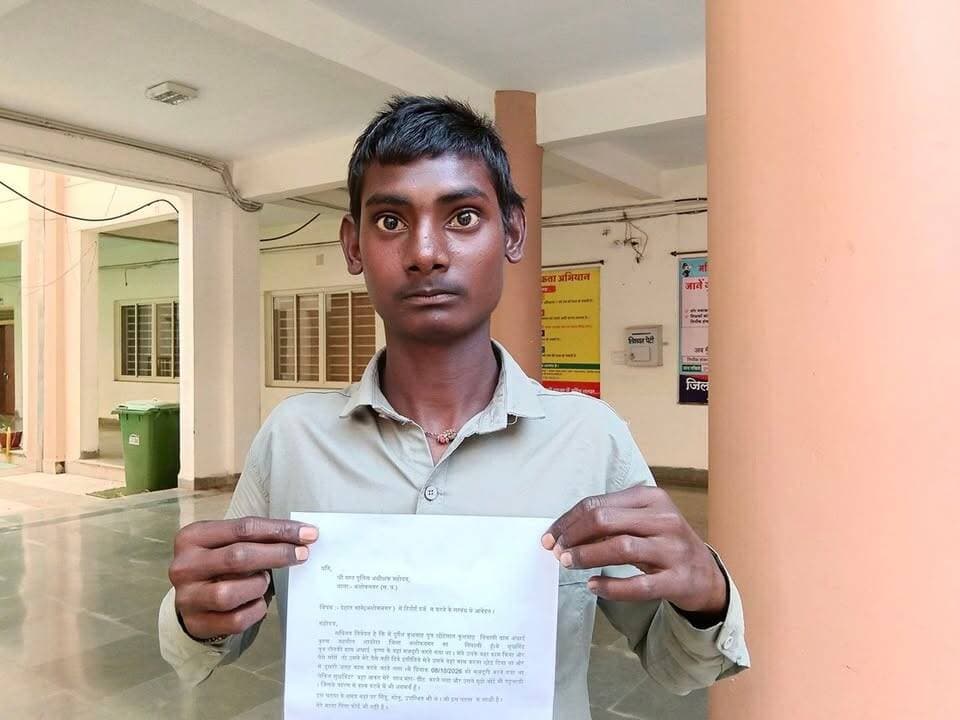 मजदूरी के पैसे मांगने पर मारपीट का आरोप, एसपी से की शिकायत
#ashoknagar #NewsUpdate #fbreels #local
@highlight PRO Ashok Nagar SP Ashoknagar - M.P.