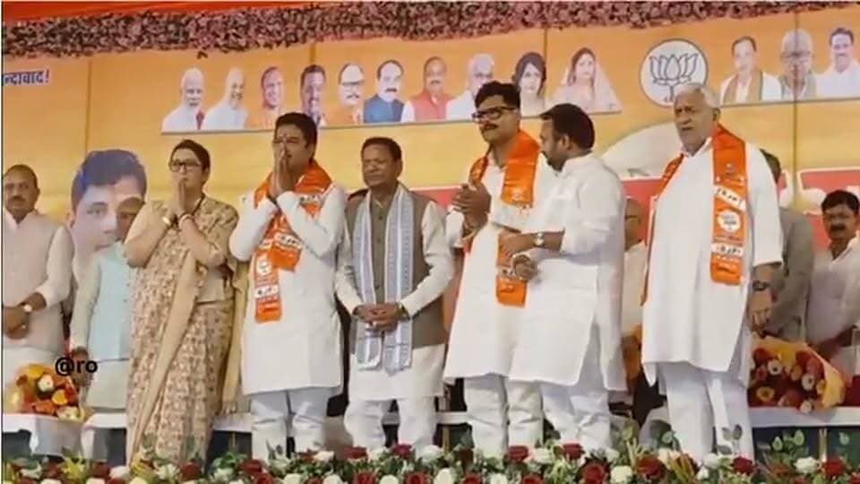 सपा के 3 बागी विधायक BJP में शामिल...
राकेश प्रताप सिंह, गौरीगंज, अमेठी
अभय सिंह, गोसाईगंज, अयोध्या
विनोद चतुर्वेदी, कालपी, जालौन