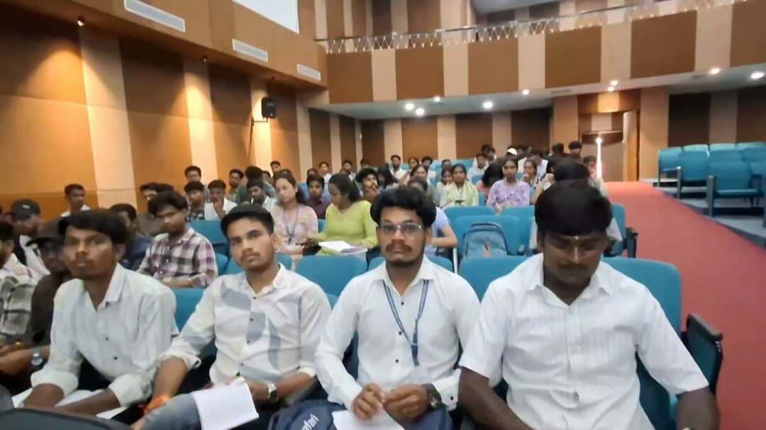 वृक्षायुर्वेद की ऑर्गेनिक केमिस्ट्री में न्यूट्रिशन प्रबंधन के 5आयाम है
रूप चिकित्सा (आयोनाइज्ड एटम)
रंग चिकित्सा
गंध चिकित्सा
स्वर चिकित्सा
स्पर्श चिकित्सा
आज इंदिरा गांधी कृषि विश्वविद्यालय रायपुर में मैने BSC AG के विद्यार्थियों को वृक्षायुर्वेद की केमिस्ट्री (चित्तीकरणम,रंग चिकित्सा विज्ञान)सिखाया।
वृक्षायुर्वेद की
ये पंच चिकित्सा फसल के मूल स्वरूप को पुनर्स्थापित कर सकती है।
बीज के मूल स्वभाव की पुनः लौटा सकती है।
इससे फसल की पंच स्तरीय कोश का निर्माण होता है।