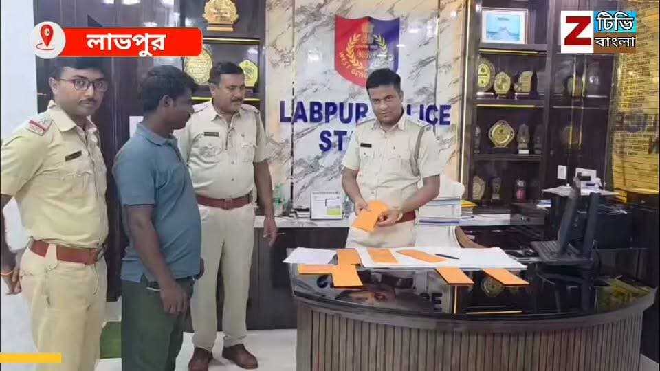 হারিয়ে যাওয়া মোবাইল ফোন উদ্ধার করে প্রকৃত মালিকদের হাতে তুলে দিল লাভপুর থানার পুলিশ