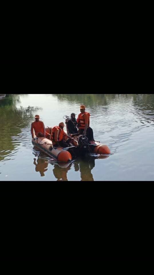 बहराइच सरयू नदी में डूबे मासूम युवराज का 6वें दिन भी नहीं लगा सुराग, NDRF टीम को नहीं मिली सफलता, अब स्थानीय पुलिस बच्चे की कर रही गहनता से जांच ।
#highlightseveryone
#folowerseveryone
#CMYogiAdityanath
#NdrfIndia
#SDRF
#bahraich