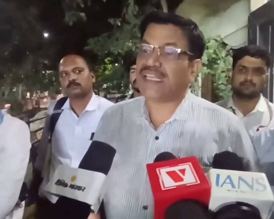 देवास प्रधान आरक्षक के यहां लोकायुक्त कार्रवाई पर अपडेट सुनिए क्या बोले लोकायुक्त डीएसपी सुनील तालान....