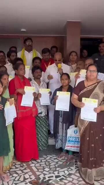 ముఖ్యమంత్రి సహాయనిధి 33 మంది లబ్ధిదారులకు 40 లక్షల సీఎం సహాయనిధి పంపిణీ చేసిన ఎమ్మెల్యే గోరంట్ల...