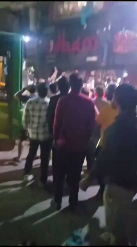 दिल्ली
रेस्टोरेंट की रसोई में भड़की आग, पहली मंजिल से कूदे लोग
दिल्ली के जाफराबाद में एक रेस्टोरेंट में अचानक किचन में आग लग गयी, रेस्टोरेंट में बैठे लोगों ने ऊपर से कूद कर अपनी जान बचाई@