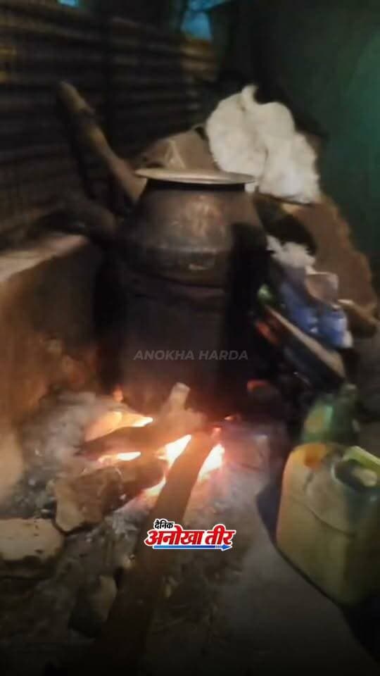 🚨 हरदा में अवैध शराब के खिलाफ पुलिस की कार्रवाई!
सिविल लाइन थाना पुलिस ने 7 लोगों के खिलाफ आबकारी एक्ट के तहत कार्रवाई की। पुलिस ने 35 लीटर कच्ची शराब जब्त की, जबकि 50 किलो महुआ लहान और 2 शराब भट्टियों को नष्ट किया। 🚔
📍 हरदा की हर बड़ी खबर के लिए फॉलो करें @anokha_harda
#Harda #HardaNews #MPNews #PoliceAction #AnokhaTeer