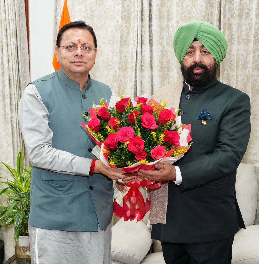 मुख्यमंत्री पुष्कर सिंह धामी ने लोकभवन में राज्यपाल लेफ्टिनेंट जनरल गुरमीत सिंह (सेवानिवृत्त) से की शिष्टाचार भेंट
मुख्यमंत्री पुष्कर सिंह धामी ने आज लोकभवन में राज्यपाल लेफ्टिनेंट जनरल गुरमीत सिंह (सेवानिवृत्त) से शिष्टाचार भेंट की।
इस अवसर पर मुख्यमंत्री एवं राज्यपाल के मध्य विभिन्न समसामयिक विषयों पर चर्चा हुई।