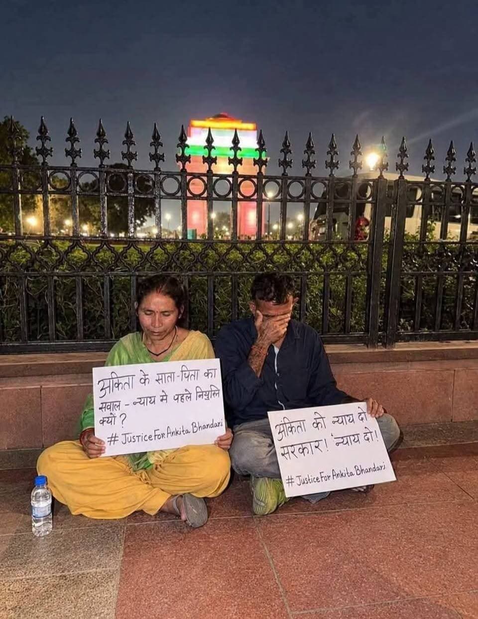 #इंडिया गेट के सामने की ये तस्वीर #उत्तराखंड की बेटी को न्याय दिलाने की मांग और भाजपा सरकार पर उठते सवालों को बयां करती है। सवाल किसी एक घर का नहीं, हर बेटी के सम्मान और न्याय का है!
#BreakingNews
#BREAKING
#भाजपा #कांग्रेस
#देहरादून #उत्तराखंड #हिमउत्तराखंडन्यूज