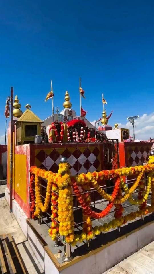 शिकारी माता के दरबार में आज सुबह की पहली हाजरी जय माता दी हे मां अपनी कृपा व आर्शीवाद सदा बनाये रखना
#devbhoomilivehp #everyonehighlightsfollowers #nonfollowersviewersfollowers #highlight2026 #reelschallenge