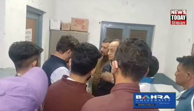 कुपवी में टूर्नामेंट खत्म, लेकिन घर नहीं लौट पाया हमीरपुर का युवा खिलाड़ी… हादसे में आयुष कौंडल की मौत,
67वीं राज्य स्तरीय अंडर-19 खेलकूद प्रतियोगिता के बाद हुआ दर्दनाक हादसा, चडोली के समीप खंभे से टकराया खिलाड़ी का सिर; CHC कुपवी में डॉक्टरों ने मृत घोषित किया।