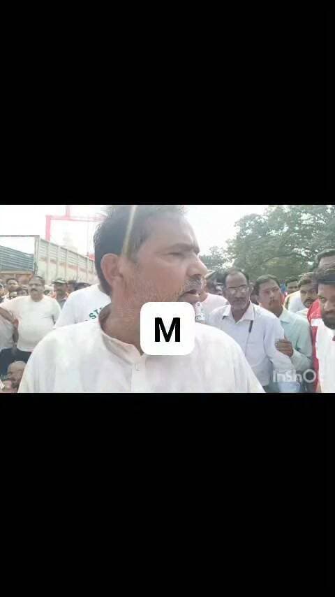 नवादा थानां क्षेत्र में रिटायर कस्टम अधिकारी अधिकारी के हत्या के बाद सड़क जाम मुख्यमंत्री को घटनास्थल पर बुलाने की कर रहे है मांग