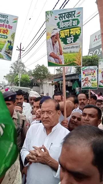 किसानों के मुआवजे की मांग को लेकर सड़कों पर उतरे यशपाल आर्य, पैदल मार्च में उमड़ी भीड़
