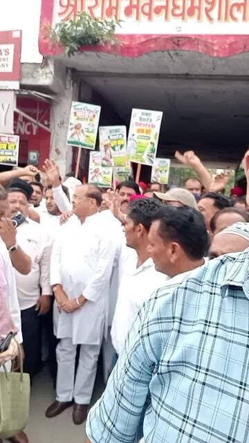 किसानों के मुआवजे की मांग को लेकर सड़कों पर उतरे यशपाल आर्य, पैदल मार्च में उमड़ी भीड़
