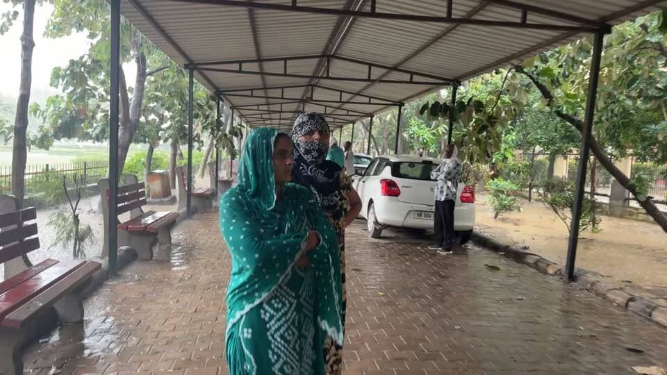 पलवल में आंधी के साथ झमाझम बारिश, सचिवालय और जिला न्यायिक परिसर का बदला नजारा
Haryana Voice Palwal Capitan Hakam
#PalwalWeather #PalwalRain #HaryanaVoicePalwal #MiniSecretariatPalwal #PalwalNews