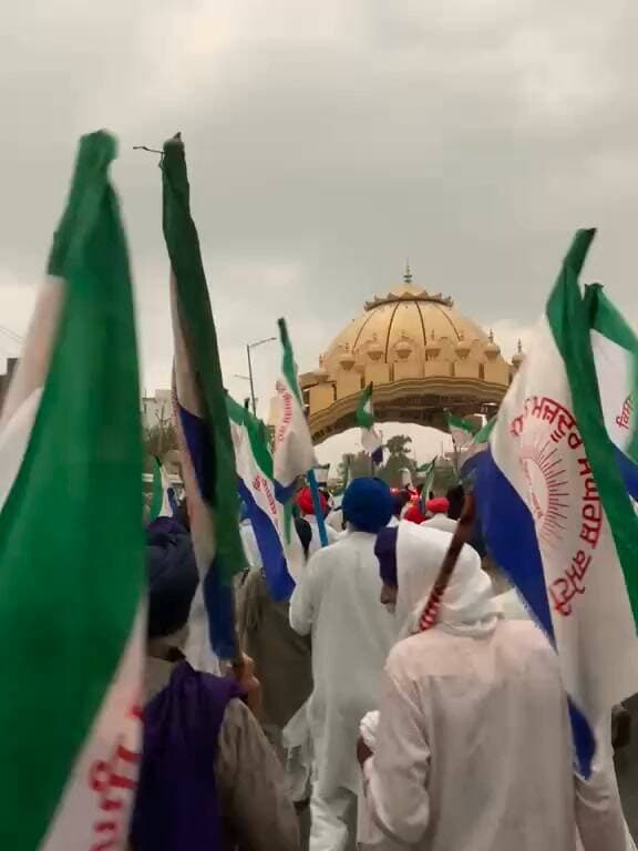 ਪੰਜਾਬ ਬੰਦ ਦਾ ਅਸਰ ਅੰਮ੍ਰਿਤਸਰ ਵਿੱਚ ਵੀ ਦਿਖਾਈ ਦੇਣਾ ਸ਼ੁਰੂ
ਪਰਵਿੰਦਰ ਸਿੰਘ ਝੋਟਾ ਦੇ ਕ/ਤ/ਲ ਦੇ ਵਿਰੋਧ ਵਿੱਚ ਅੱਜ ਪੰਜਾਬ ਬੰਦ ਦਾ ਸੱਦਾ ਦਿੱਤਾ ਗਿਆ ਹੈ। ਬੰਦ ਦੇ ਸੱਦੇ ਦਾ ਅਸਰ ਅੰਮ੍ਰਿਤਸਰ ਵਿੱਚ ਵੀ ਨਜ਼ਰ ਆ ਰਿਹਾ ਹੈ।