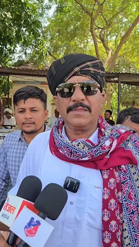 #फतेह खान पर #सफी खान ने लगाए बड़े #गम्भीर आरोप।
Laxman Singh Godara Amin Khan Govind Singh Dotasra Mewaram Jain Harish Chaudhary Ummeda Ram Beniwal