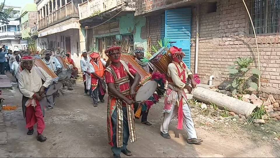 नीरज कुमार ढोल बाजे के साथ निकले रैली में।
#Mokama
