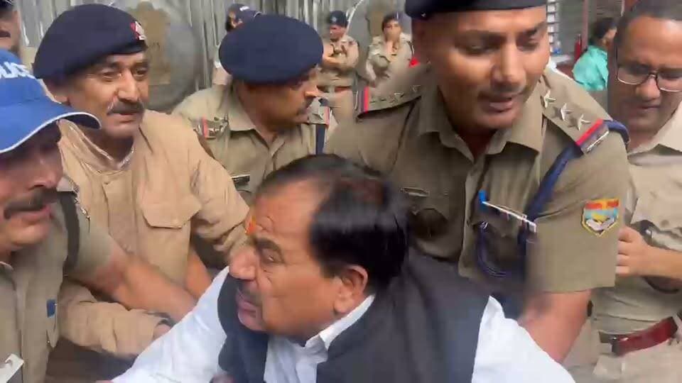 अंकिता भंडारी प्रकरण पर कांग्रेस का राजभवन घेराव। कांग्रेस नेता डॉक्टर हरक सिंह रावत हुए आगबबूला!
#AnkitaBhandari #aniktabhandari