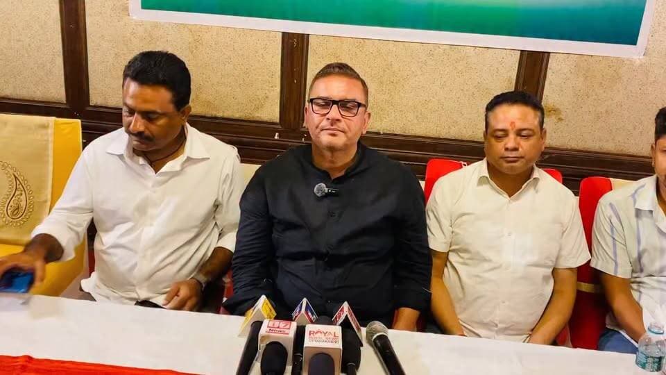 फोन टैपिंग और जान के खतरे का आरोप लगाकर रो पड़े विधायक सुमित हृदयेश
हल्द्वानी के कांग्रेस विधायक ने दावा किया कि उनके और परिवार के फोन टैप किए जा रहे हैं। उन्होंने 24 अप्रैल 2025 को शिकायत देने के बावजूद कार्रवाई नहीं होने का आरोप लगाया और गैरसैंण में होने वाले विधानसभा सत्र के दौरान आत्मदाह की चेतावनी दी।