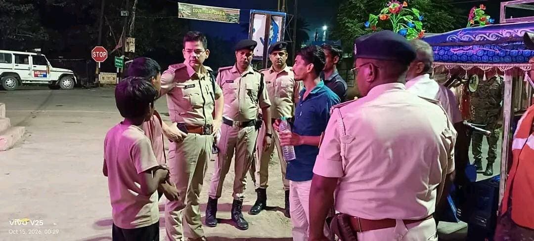 मुंगेर में नवरात्रि को लेकर देर रात सड़कों पर उतरे एसपी, चौक-चौराहों और नाकों का लिया जायजा
#ipssyedimranmasood #मुंगेर
