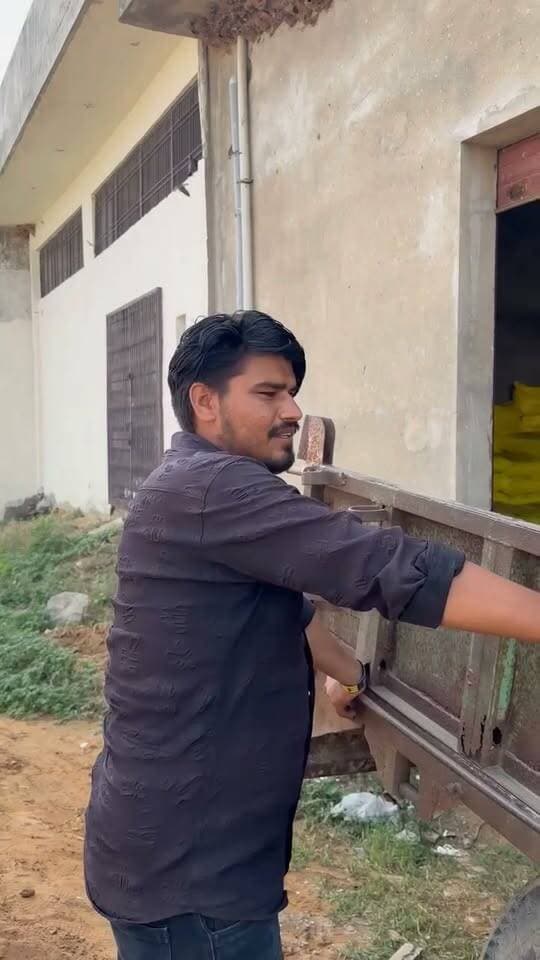 किसानों से खुले आम लूट
Bhajanlal Sharma CMO Rajasthan Kajor Gurjar Journalist Naresh Meena Government of Rajasthan Kirodi Lal Meena PCC Rajsthan DrPremchand Bairwa PMO India