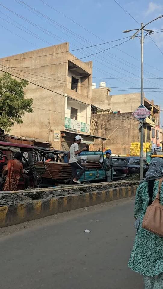 थाना हजीरा अंतर्गत चार शहर के नाके चौराहे पर काफी समय लगा जाम, नही है कोई व्यवस्था,