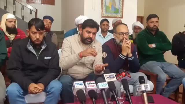 चंबा में गौ हत्या मामले पर मुस्लिम समुदाय के विभिन्न संगठनों की प्रेस कॉन्फ्रेंस, घटना की कड़ी निंदा करते हुए दोषियों को फांसी की सजा देने की उठाई मांग। साथ ही निष्पक्ष जांच, सख्त कानूनी कार्रवाई और आपसी भाईचारा बनाए रखने की अपील। 📰
Chamba #ChambaNews #HimachalPradesh #GauHatyaCase #गौहत्या_मामला #चंबा_न्यूज