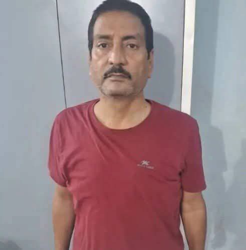 इनको पहचानते हैं, ये गोपालगंज के MVI सुनील कुमार सिंह है, फर्जी तरीके से एक गाड़ी के भौतिक सत्यापन की रिपोर्ट देने के लिए EOU ने अंदर कर दिया है. <nis:link nis:type=tag nis:id=post nis:value=post nis:enabled=true nis:link/> <nis:link nis:type=tag nis:id=viral nis:value=viral nis:enabled=true nis:link/> <nis:link nis:type=tag nis:id=trendingreels nis:value=trendingreels nis:enabled=true nis:link/>