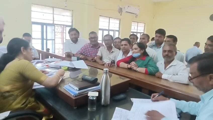 वार्ड 9 से पूर्व प्रधान नीता यादव ने पंस सदस्य के लिए भरा नामांकन
#Buhana #PanchayatElection2026 #PanchayatSamiti #ShakuntalaDevi #HarikrishnaYadav #RajasthanPanchayatElection #JhunjhunuNews #BuhanaNews #ElectionUpdate #PanchayatElection