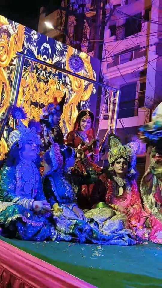 🚩 जबलपुर में रामलीला समिति का भव्य चल समारोह, श्याम बैंड पार्टी की शानदार प्रस्तुति ने बांधा समां!
धार्मिक उल्लास और भक्ति के माहौल में निकले चल समारोह में श्याम बैंड पार्टी की शानदार प्रस्तुति ने लोगों का ध्यान आकर्षित किया। 🚩🙏
#umaria #umarianews #जबलपुर #नवरात्रि #शारदेयनवरात्रि