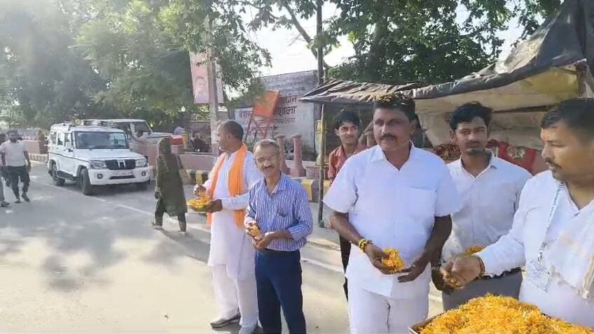 शाकंभरी मंडल अध्यक्ष सहित भाजपा कार्यकर्ताओं ने सिद्ध पीठ मां शाकंभरी देवी जाने वाले श्रद्धालुओं पर की पुष्प वर्षा!!
@topfans Mukesh Chaudhary Naresh Saini Yogesh Chauhan हरीश कौशिक बजरंगदल