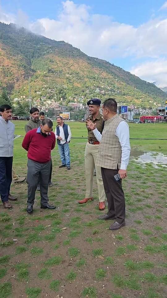 कुल्लू लाइव :- अंतरराष्ट्रीय कुल्लू दशहरा उत्सव समिति के अध्यक्ष सुंदर सिंह ठाकुर जी और पूरा प्रशासन आज निरीक्षण पर