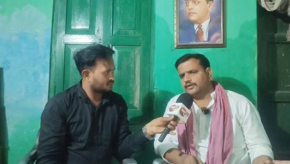 चित्रकूट को 15 करोड़ के पुल की सौगात, श्रेय लेने को लेकर गरमाई सियासत!
चित्रकूट के मानिकपुर क्षेत्र के चमरौहा में करीब 15 करोड़ रुपये की लागत से बनने वाले पुल की स्वीकृति के बाद अब राजनीतिक श्रेय लेने की चर्चा तेज हो गई है। पुल निर्माण को लेकर सपा और भाजपा नेताओं के बीच अलग-अलग दावे सामने आ रहे हैं।
इसी मुद्दे पर समाजवादी पार्टी के पूर्व जिला अध्यक्ष अनुज यादव ने कहा कि चमरौहा पुल का प्रपोजल उनकी सपा सरकार के कार्यकाल में ही जारी हुआ था। वहीं, उन्होंने सवाल उठाया कि जो रास्ते खराब हो गए, जो पुल बह गए और जगह-जगह खुले कंपोजिट शराब के ठेके हैं, उनका श्रेय आखिर कौन लेगा?
आखिर चमरौहा पुल के प्रस्ताव की शुरुआत कब और किसके कार्यकाल में हुई? पुल की स्वीकृति का श्रेय किसे मिलना चाहिए? और विकास कार्यों को लेकर राजनीतिक बयानबाजी क्यों तेज हो रही है?
इन्हीं सवालों को लेकर Daily 24 भारत के संवाददाता दिनेश सिंह कुशवाहा ने समाजवादी पार्टी के पूर्व जिला अध्यक्ष अनुज यादव से की खास बातचीत।
देखिए पूरी बातचीत और जानिए अनुज यादव ने क्या कुछ कहा, सिर्फ Daily 24 भारत पर।