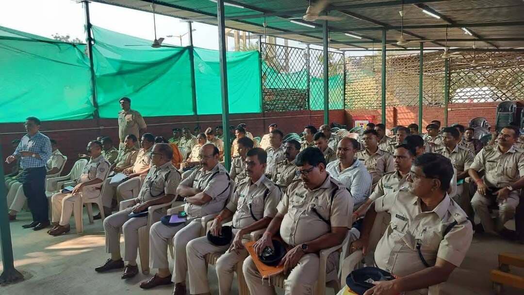 देवघर पुलिस की पुलिस सभा
देवघर sp प्रवीण पुष्कर की अध्यक्षता में पुलिस केंद्र, डाबर ग्राम, देवघर में पुलिस सभा का आयोजन किया गया।