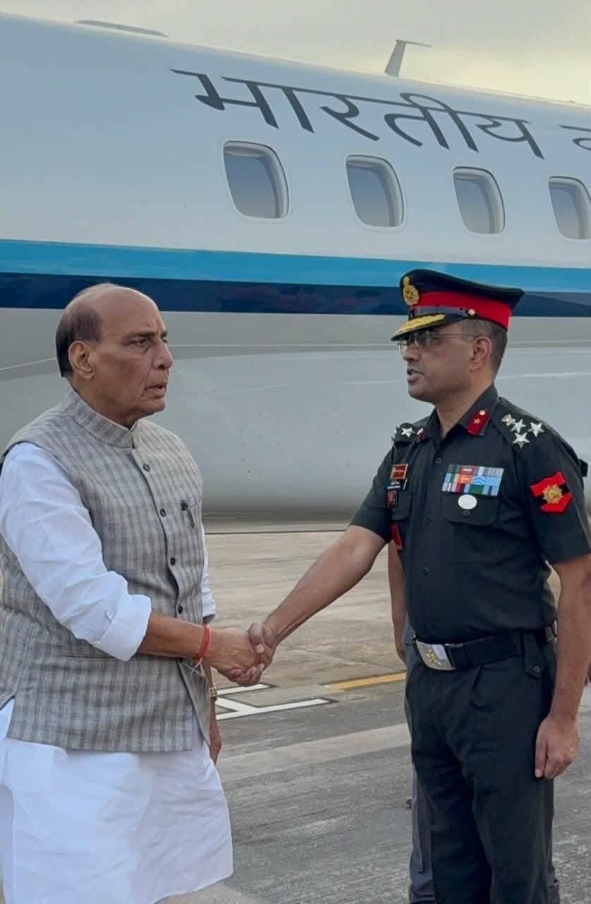 लखनऊ-
रक्षा मंत्री राजनाथ सिंह दो लखनऊ पहुंचे , विभिन्न कार्यक्रमों में करेंगे शिरकत !!