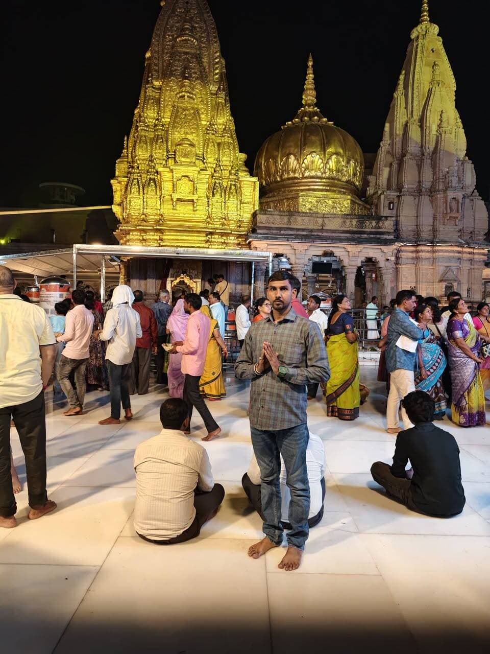 नवरात्रि के पावन अवसर पर मिर्जापुर स्थित मां विंध्यवासिनी मन्दिर एवं काशी में मेरे आराध्य काशी विश्वनाथ जी के दर्शन किए साथ में मित्र Sunny Thakur छोटे भाई Ankit Tiwari AB , Aman Tiwari Shubham Baaghi के साथ साथ अन्य और भी लोग मौजूद रहे ।।