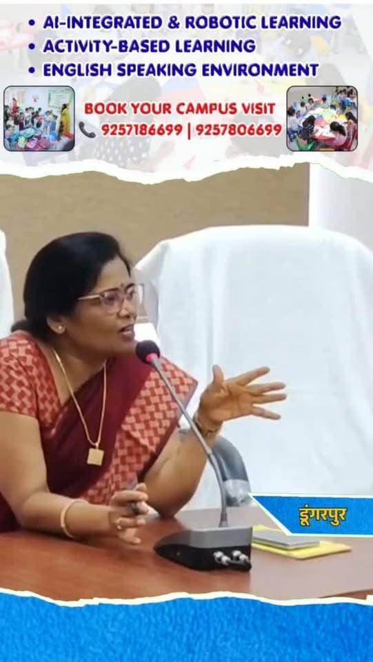 सुशीला गुप्ता की बड़ी पहल: डूंगरपुर में महिलाओं को सिलाई-कढ़ाई, मेहंदी और पार्लर का प्रशिक्षण देकर बनाया जाएगा आत्मनिर्भर,
डूंगरपुर। नगर परिषद महिलाओं को आत्मनिर्भर बनाने के लिए सिलाई-कढ़ाई, मेहंदी और ब्यूटी पार्लर का प्रशिक्षण देकर स्वरोजगार से जोड़ने की तैयारी कर रही है। गुरुवार को सभापति सुशीला गुप्ता ने शहर की उद्यमी महिलाओं के साथ संवाद कर योजना पर चर्चा की। विशेषज्ञ महिलाओं ने जरूरतमंद महिलाओं को निशुल्क प्रशिक्षण देने की पेशकश की। पहल में पूर्व सभापति केके गुप्ता के कार्यकाल में 3 हजार से अधिक महिलाओं को सिलाई प्रशिक्षण देने के मॉडल को आगे बढ़ाने पर जोर दिया गया। उद्देश्य महिलाओं को उद्यमी बनाकर उनके माध्यम से दूसरी महिलाओं के लिए भी रोजगार के अवसर तैयार करना है।
#DungarpurNews #SushilaGupta #WomenEmpowerment #WomenEntrepreneurship #SelfEmployment