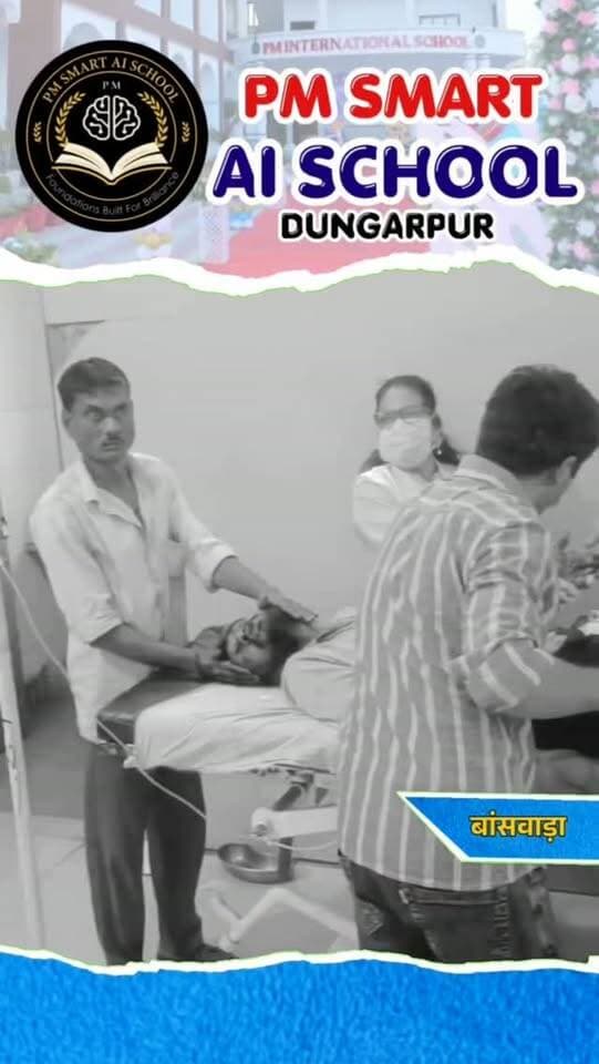 कुशलगढ़ में पारिवारिक कलह का खौफनाक अंजाम! विवाद के बाद युवक ने काटा हाथ, गंभीर हालत में उदयपुर रेफर
बांसवाड़ा। कुशलगढ़ में गुरुवार सुबह पारिवारिक विवाद के बाद एक युवक के खुद को गंभीर रूप से घायल करने की घटना सामने आई। पति-पत्नी के बीच चल रहे विवाद से आहत पप्पू पुत्र दिनेश ने कथित तौर पर धारदार हथियार से अपनी कलाई के पास हाथ पर वार कर लिया। देखते ही देखते वह खून से लथपथ हो गया। परिजन उसे तुरंत निजी वाहन से कुशलगढ़ अस्पताल लेकर पहुंचे। चिकित्सकों ने प्राथमिक उपचार के बाद सुबह करीब 11:30 बजे एमजी अस्पताल रेफर किया। यहां से बेहतर इलाज के लिए उसे उदयपुर हायर सेंटर भेज दिया गया।
#Kushalgarh #BanswaraNews #RajasthanNews #BreakingNews #KushalgarhNews