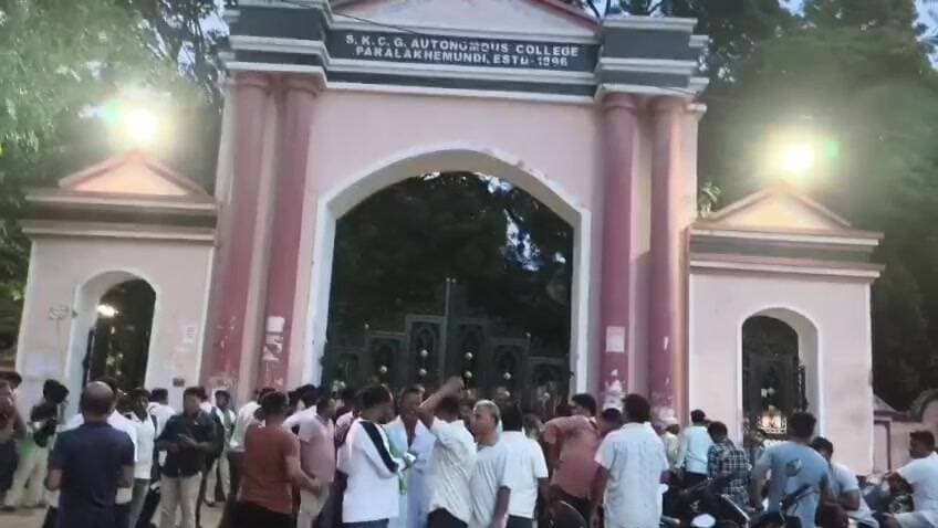 ପାରଳାଖେମୁଣ୍ଡି: କୃଷ୍ଣଚନ୍ଦ୍ର ଗଜପତି କଲେଜ ନିର୍ବାଚନ: ବିଜୟୀ ହେଲେ ବିଜୁ ଛାତ୍ର ଜନତା ଦଳ ପ୍ରାର୍ଥୀ