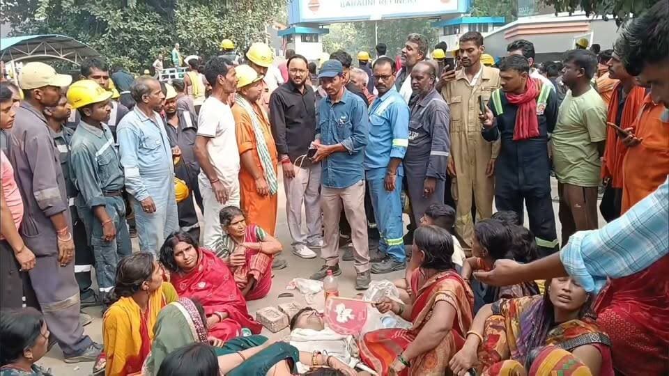 बेगूसराय के रिफाइनरी में मृतक मजदूर को मुआवजा नहीं मिलने पर मचा बवाल