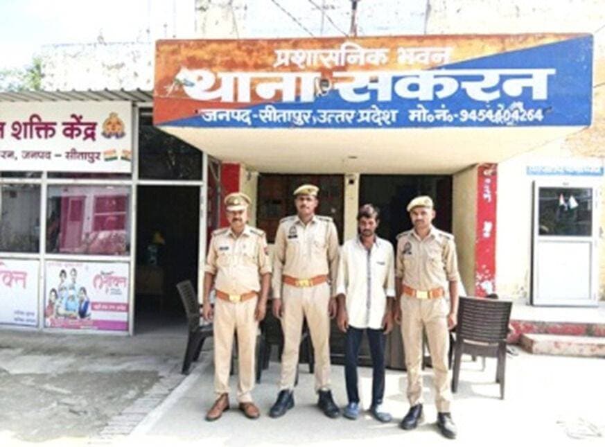 गैंगेस्टर एक्ट में वांछित शातिर अपराधी गिरफ्तार
सीतापुर : जनपद में अपराध नियंत्रण और वांछित अपराधियों की धरपकड़ के लिए चलाए जा रहे अभियान के तहत थाना सकरन पुलिस को एक बड़ी सफलता मिली। पुलिस टीम ने गैंगेस्टर एक्ट में करीब एक माह से वांछित चल रहे एक शातिर और अभ्यस्त अपराधी को गिरफ्तार किया।
क्षेत्राधिकारी बिसवां श्री हर्षित चौहान के निकट पर्यवेक्षण में थाना सकरन पुलिस ने मुकदमा अपराध संख्या 260/2026, धारा 3(1) उत्तर प्रदेश गिरोहबंद एवं समाज विरोधी क्रियाकलाप (निवारण) अधिनियम के वांछित अभियुक्त कमलेश कुमार वर्मा (पुत्र महेश्वर प्रसाद वर्मा, मूल निवासी- ग्राम बंजरिया मजरा रतनापुर, थाना तालगांव, हाल पता- मो0 शंकरगंज, थाना बिसवां, सीतापुर) को दबोच लिया।
पुलिस के अनुसार गिरफ्तार अभियुक्त एक शातिर किस्म का अपराधी है, जिसके विरुद्ध पूर्व में भी थाना बिसवां में चोरी, नकबजनी और आबकारी अधिनियम जैसे गंभीर धाराओं में कुल 4 मुकदमे पंजीकृत हैं। पुलिस अब अभियुक्त द्वारा अपराध के जरिए अर्जित की गई अवैध संपत्ति का पता लगाकर उसके जब्तीकरण की कार्रवाई करेगी।
गिरफ्तार करने वाली पुलिस टीम में थानाध्यक्ष प्रदीप कुमार सिंह, वरिष्ठ उपनिरीक्षक सतीश चन्द्र, मुख्य आरक्षी बृजेश यादव, आरक्षी मनोज पाल और आरक्षी अलकेश शामिल रहे।
<nis:link nis:type=tag nis:id=sitapurpolice nis:value=SitapurPolice nis:enabled=true nis:link/> <nis:link nis:type=tag nis:id=uttarpradeshpolice nis:value=UttarPradeshPolice nis:enabled=true nis:link/> <nis:link nis:type=tag nis:id=crimefreesitapur nis:value=CrimeFreeSitapur nis:enabled=true nis:link/> <nis:link nis:type=tag nis:id=uppolice nis:value=UPPolice nis:enabled=true nis:link/> <nis:link nis:type=tag nis:id=lawandorder nis:value=LawAndOrder nis:enabled=true nis:link/> <nis:link nis:type=tag nis:id=actionagainstcrime nis:value=ActionAgainstCrime nis:enabled=true nis:link/>