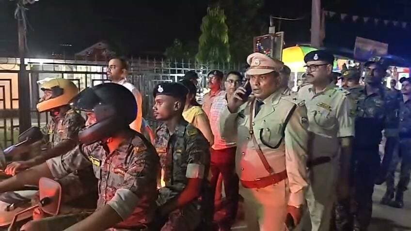 किशनगंज में दुर्गा पूजा को लेकर फ्लैग मार्च