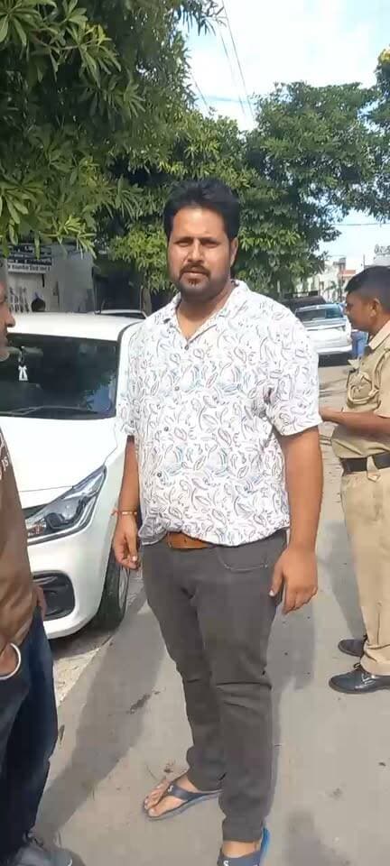 आओ मिलकर HSVP को जगाएं — सेक्टर-17 को अतिक्रमण मुक्त बनाएं!
यमुनानगर के सभी जागरूक नागरिकों से निवेदन किया है कि सेक्टर-17 में रैंप, गार्डन एवं अन्य रूप में सार्वजनिक भूमि पर किए गए कथित अतिक्रमण की स्थिति देखने एवं प्रशासन का ध्यान आकर्षित करने के लिए हमारे साथ जुड़ें।
📅 दिनांक: 15 अक्टूबर 2026
⏰ समय: दोपहर 12:00 बजे
📍 स्थान: जिला न्यायालय के बैक साइड के पास, सेक्टर-17, यमुनानगर
हमारी मांग है—निष्पक्ष पैमाइश हो, नियम-विरुद्ध अतिक्रमण हटे और सार्वजनिक रास्ते जनता के लिए खुले रहें।
“जनता की जमीन—किसी की जागीर नहीं!”
आवाज़ उठाओ • अतिक्रमण हटाओ • यमुनानगर बचाओ
Viral video.....